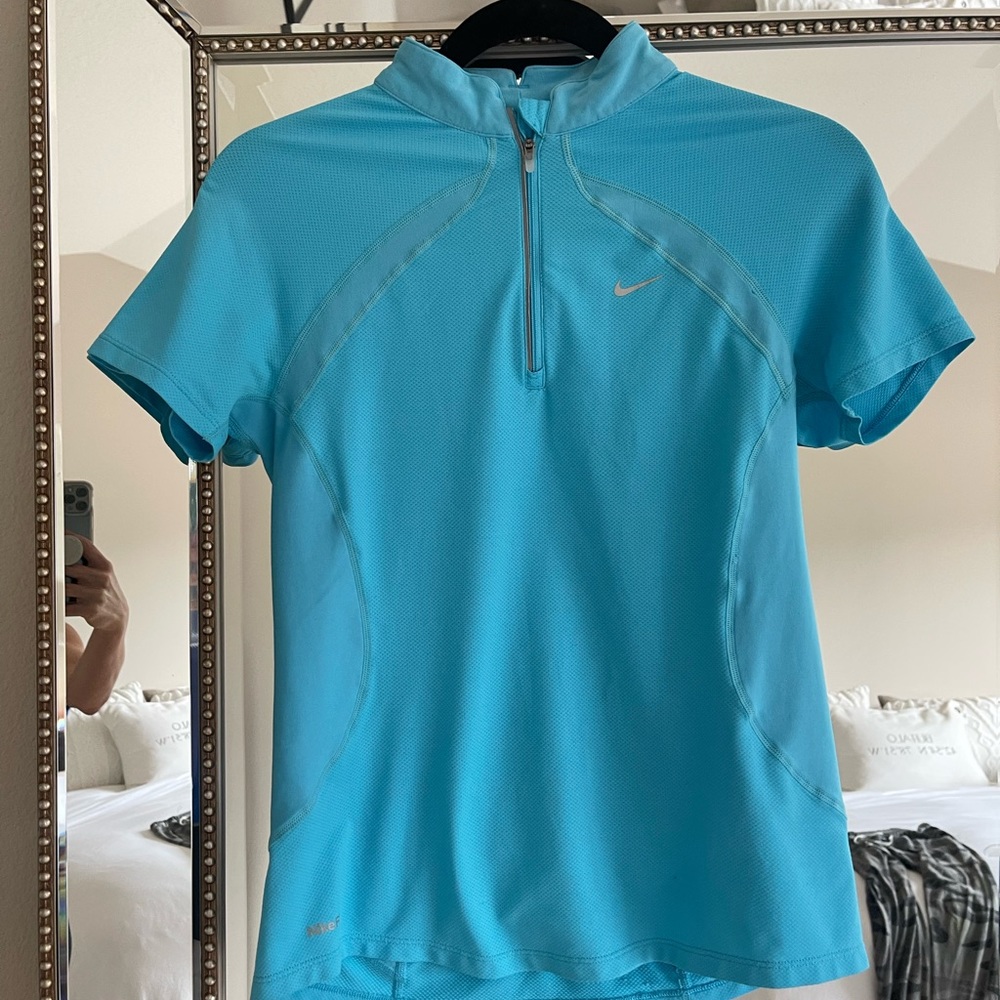 Nike golf shirt Small